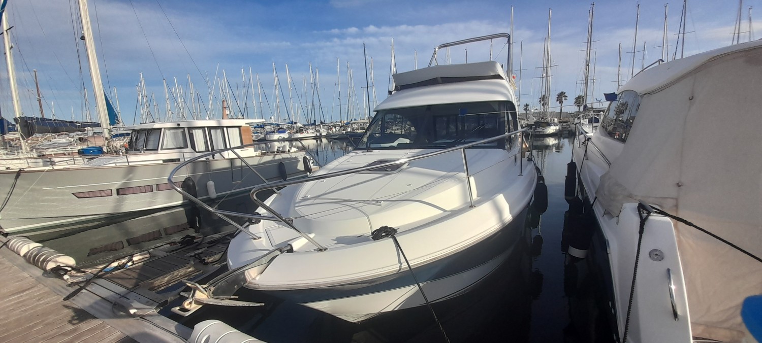 slider 1 Beneteau Antares 30 Fly